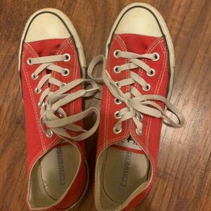 Convers in red